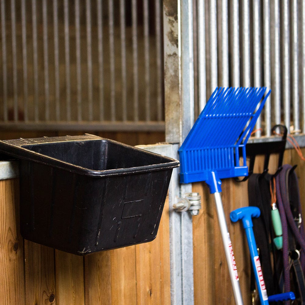 Tyre Rubber Hanging Portable Manger image 3